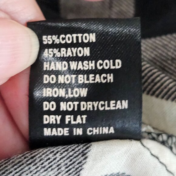 POL Crop Shirt Large Black Cream Plaid Flannel Button-Up Gorpcore Cabincore - Picture 7 of 11